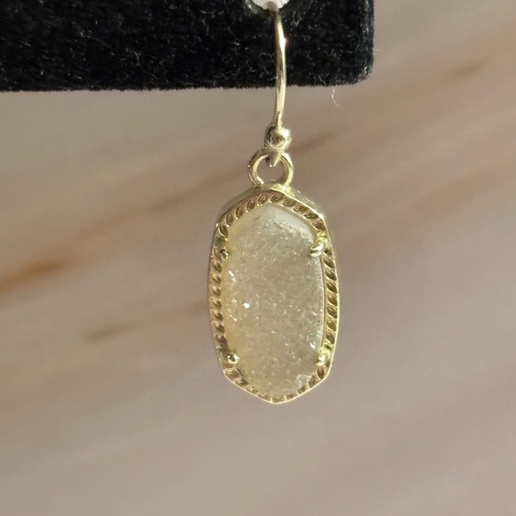 Kendra Scott Silver Tone Iridescent Drusy Drop Earrings 3/4” - Picture 2 of 11